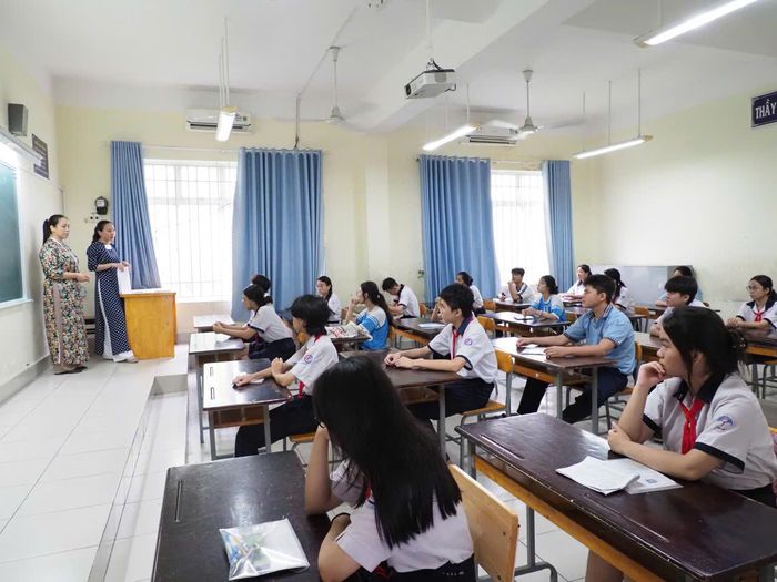  Học sinh tham gia kỳ thi tuyển sinh lớp 10 công lập năm học 2026-2027 tại TPHCM 