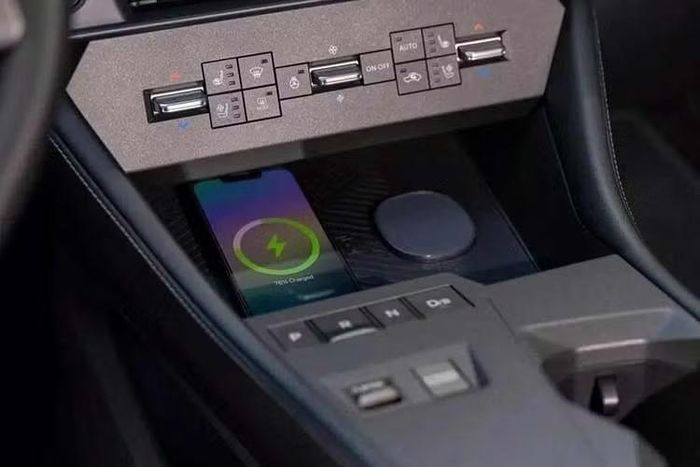 X-Trail Hybrid 2027 là mẫu xe đầu tiên đưa công nghệ truyền động e-Power của Nissan đến thị trường Mỹ. Hệ thống hybrid tự sạc của Nissan hiện đã bước sang thế hệ thứ ba và trên X-Trail, công nghệ này đã được điều chỉnh để phù hợp với nhu cầu của khách hàng Bắc Mỹ.