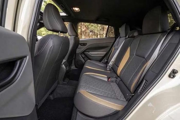 Khi mua Subaru Impreza 2027, khách hàng Nhật Bản chỉ có duy nhất 1 phiên bản để lựa chọn, đó là Smart Edition. Đúng như dự đoán, thiết kế ngoại thất của mẫu xe này không có thay đổi, trừ màu đỏ Ignition Red mới.