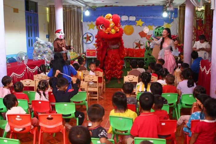 Múa lân tại Trường Mầm non Nà Hỳ, phân hiệu Nà Khoa.