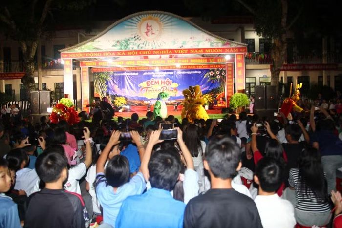 Đêm hội trăng rằm tại khu vực Nà Khoa.