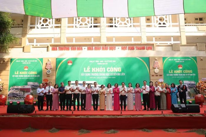 Đại biểu dự lễ khởi công.