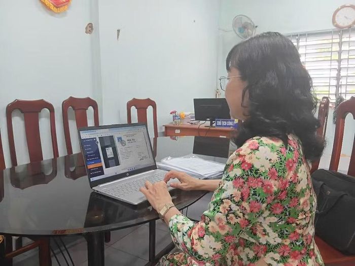 Giáo viên Trường THCS và THPT Trưng Vương (Vĩnh Long).