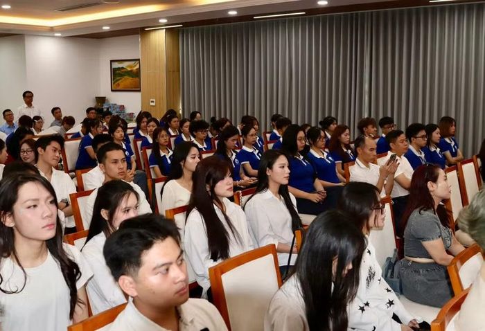 Học sinh, sinh viên hưởng ứng phát động tại chương trình.