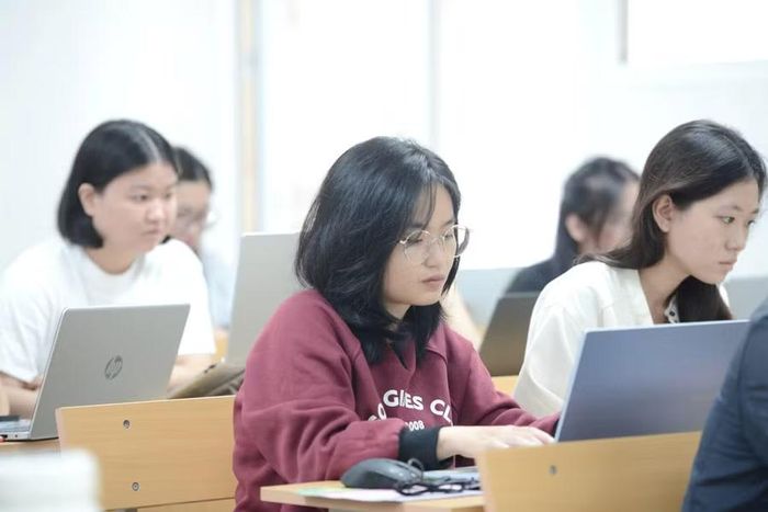 Thước đo quan trọng nhất của chuyển đổi số trong giáo dục là học sinh, giáo viên được hỗ trợ để dạy và học tốt hơn.