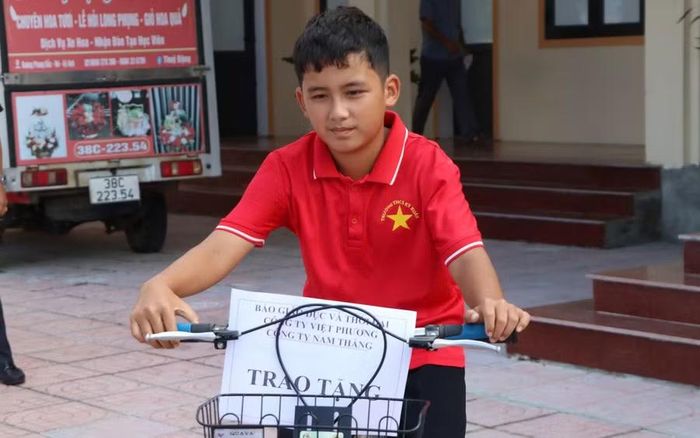 Những chiếc xe đạp mới sẽ góp phần rút ngắn quãng đường đến trường của các em.