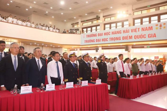 Đại biểu tham dự chương trình.