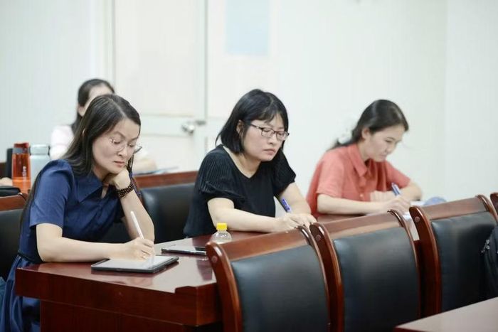 Các giảng viên Trường ĐH Sư phạm Huế đào tạo tiếng Anh qua các lớp bồi dưỡng nâng cao.