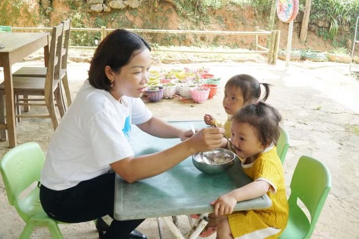 Bên cạnh nâng mức hỗ trợ ăn trưa bán trú cho trẻ, nhiều trường học tại Nghệ An đề xuất nâng chế độ trực trưa cho giáo viên, nhân viên. Ảnh: Hồ Lài