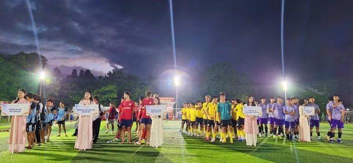 Các đội bóng tham dự vòng loại khu vực miền Trung.