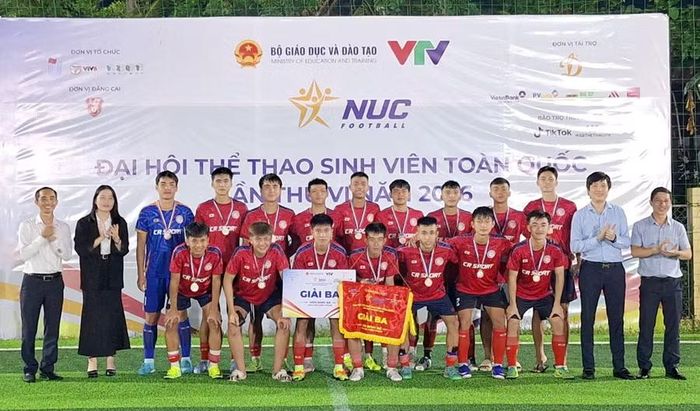 Cùng đồng giải Ba là Trường Cao đẳng Công nghiệp Huế.