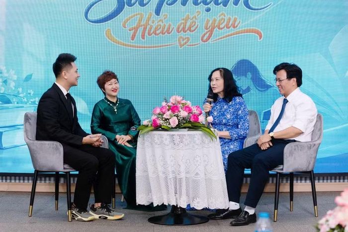 Từ phải qua: TS Đặng Ngọc Khương, TS Lê Thị Chính, Nhà giáo Nguyễn Thị Vĩnh Hà trao đổi tại tọa đàm.