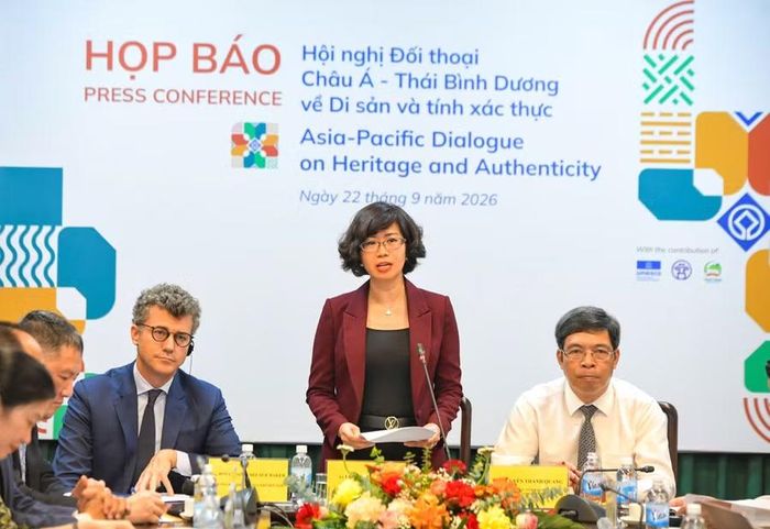 Bà Lê Thị Hồng Vân - Tổng Thư ký Ủy ban quốc gia UNESCO Việt Nam thông tin về Hội nghị sắp tới.