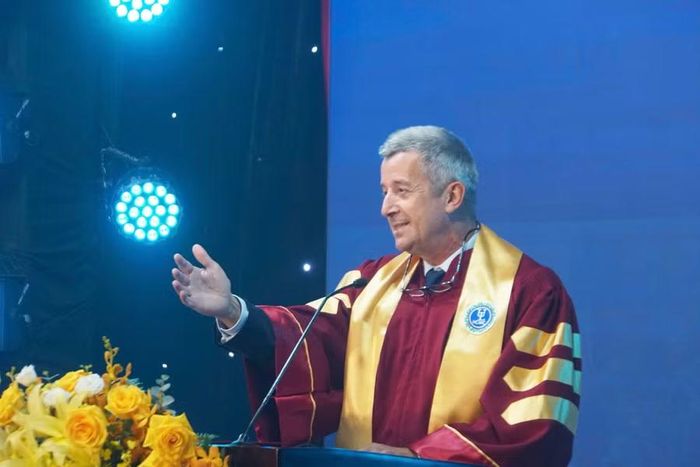 GS. Laurent Grosclaude phát biểu tại chương trình.