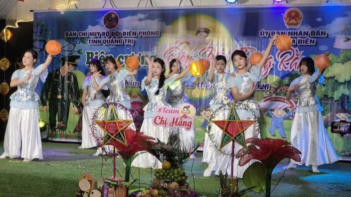 Chương trình trung thu ấm áp với học sinh vùng biên giới.