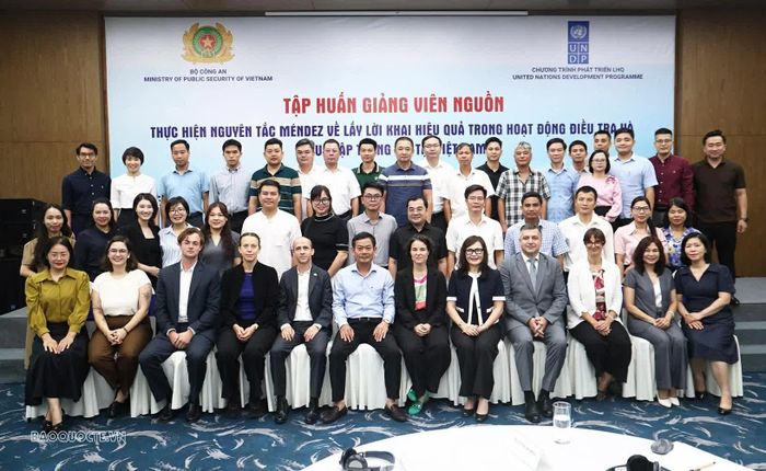 Các đại biểu chụp ảnh chung. (Ảnh: Thành Long)