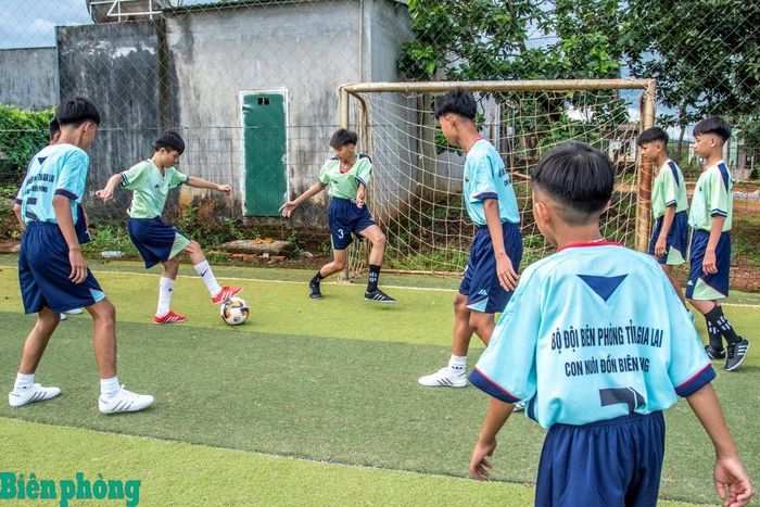 Các em được đón một mùa Trung thu thật ấm áp. Ảnh: Lê Văn Chương