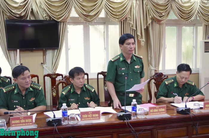 Đại tá Đỗ Vĩnh Thăng, Chính ủy Bộ đội Biên phòng thành phố Hồ Chí Minh phát biểu tại hội nghị. Ảnh: Lê Khoa