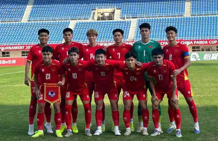 Đội hình ra sân của U23 Việt Nam ở cuộc đối đầu với U23 Uzbekistan vào năm 2025 tại giải giao hữu cúp tứ hùng diễn ra tại Trung Quốc. Ảnh: VFF
