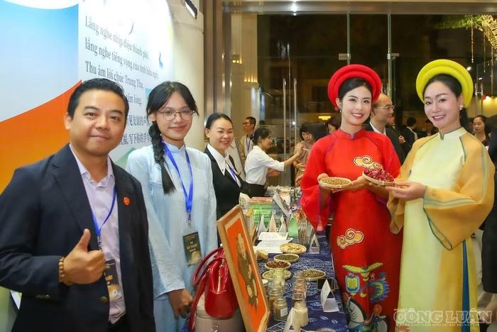 Du khách tham quan, trải nghiệm tương tác tại không gian văn hoá Vân Nam (Trung Quốc) - Việt Nam
