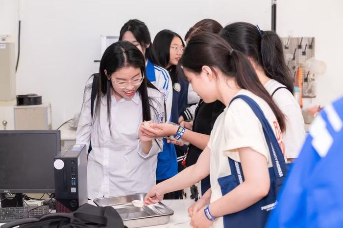 Đối với xác định số lượng tuyển sinh và đào tạo sau đại học, tinh thần của dự thảo là gắn quy mô tuyển sinh với năng lực đào tạo thực tế của từng cơ sở giáo dục đại học, tăng cường quản trị dựa trên năng lực và chất lượng. Ảnh: Phenikaa