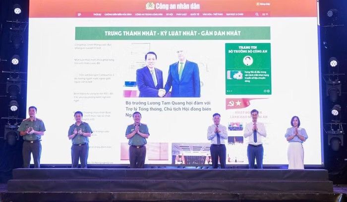 Báo Công an nhân dân ra mắt hệ thống quản trị toà soạn điện tử và giao diện mới. Ảnh: LĐ