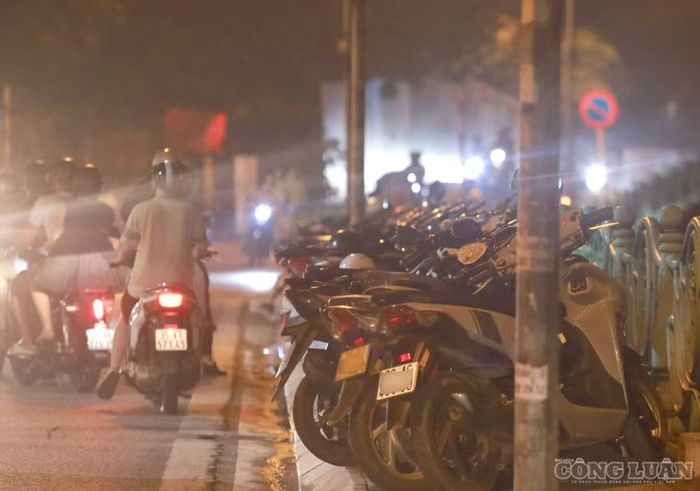Sau các đợt ra quân, nhiều tuyến phố từng bước được trả lại không gian cho người đi bộ. Tuy nhiên, sau một thời gian, tình trạng lấn chiếm vỉa hè lại tái diễn tại nhiều khu vực. Việc hàng quán tiếp tục sử dụng vỉa hè, vườn hoa làm nơi kinh doanh và để xe đặt ra yêu cầu về việc duy trì kiểm tra, xử lý thường xuyên, tránh tình trạng chỉ thông thoáng trong thời gian ngắn sau các đợt ra quân rồi tái diễn.