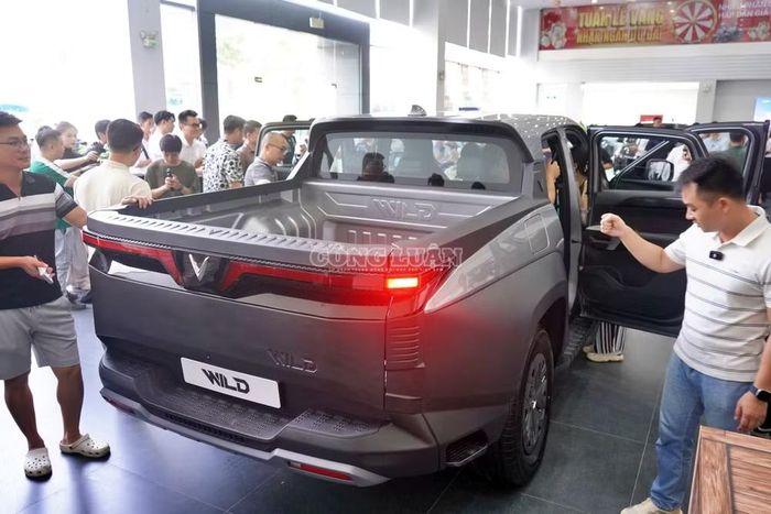 Xe có kích thước khá lớn so với một số đối thủ cùng phân khúc.