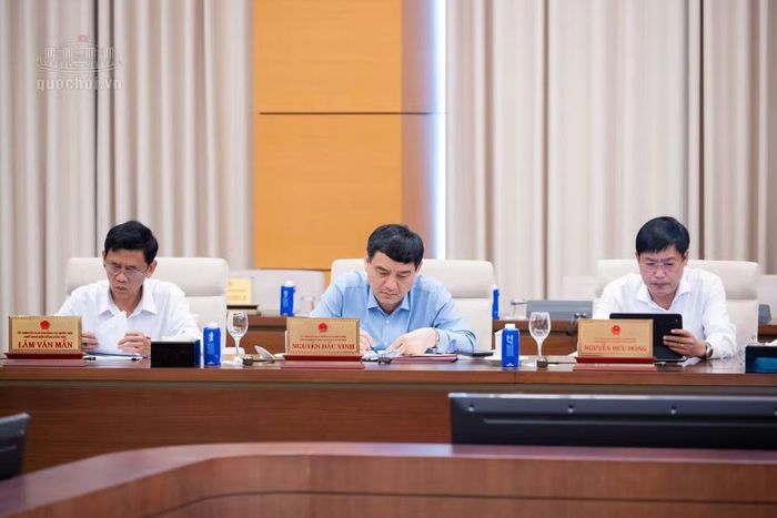 Các thành viên Ủy ban Thường vụ Quốc hội tại phiên họp (ảnh QH).