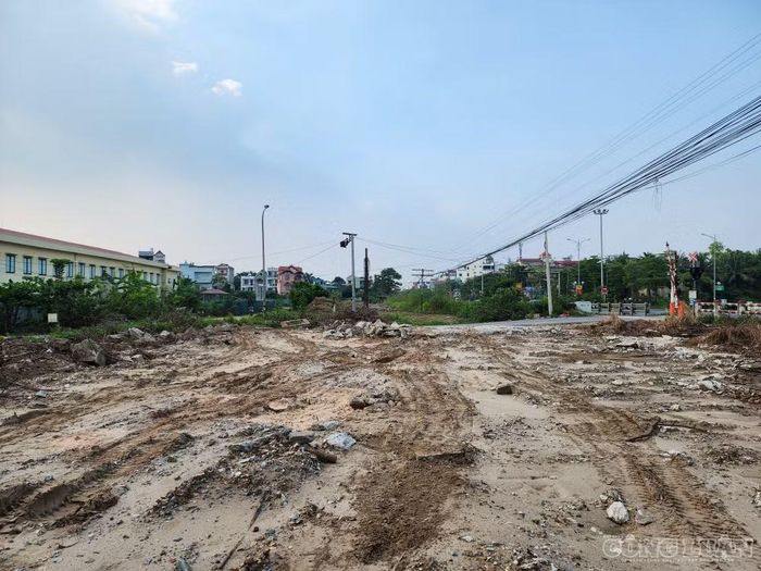Khu vực đối diện trụ sở xã Phú Xuyên đã được giải phóng mặt bằng. Ảnh: Đức Toàn