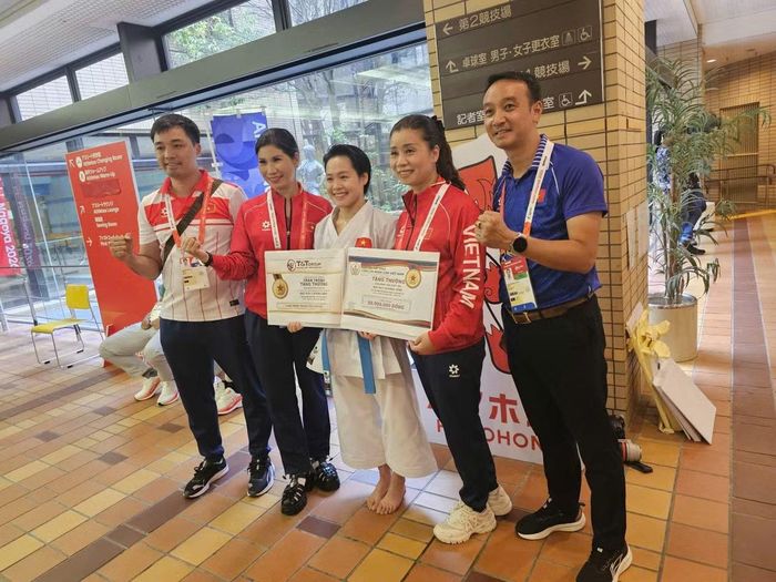 Các VĐV được khen thưởng sau chiến tích