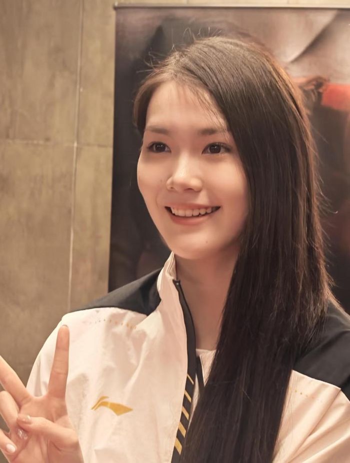 Ngoài sân đấu, Pitchamon từng tiết lộ thích nghe nhạc, xem phim, mua sắm và dành thời gian bên bạn bè. Cô chuộng màu đen, món thịt ba chỉ và hâm mộ Taylor Swift.