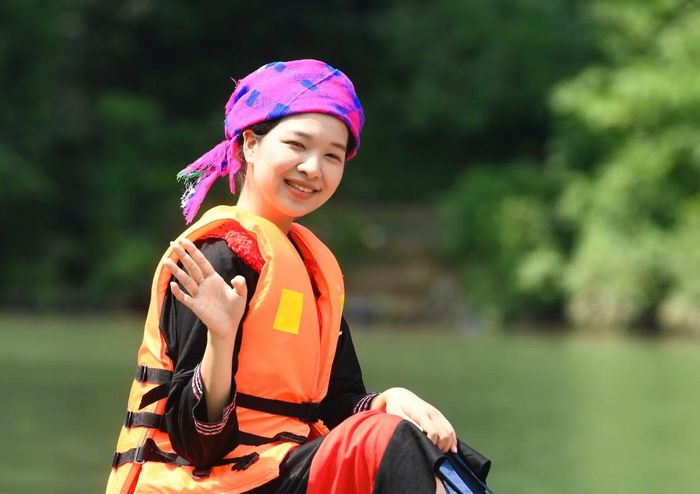 Với Nguyễn Thị Thúy Dung, mỗi hoạt động văn hóa trong chuyến đi là cơ hội để hiểu thêm về vùng đất mà cô đang đặt chân tới.