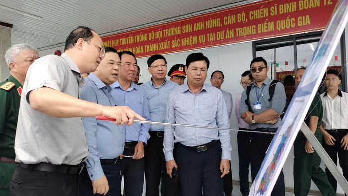 Tại buổi làm việc với tỉnh Cà Mau vào ngày 12/9, Phó Thủ tướng Thường trực Chính phủ Phạm Gia Túc yêu cầu, các đơn vị đẩy nhanh tiến độ các dự án, nhưng trong mọi tình huống phải đặt chất lượng công trình lên hàng đầu.