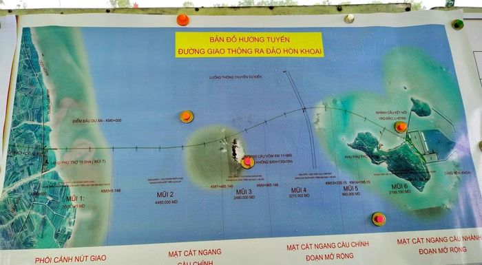 Cầu vượt biển ra đảo Hòn Khoai (Cà Mau) có tổng chiều dài 18,5km, vận tốc thiết kế 80km/h, bề rộng mặt đường 16,5km, tổng mức đầu tư hơn 25.700 tỷ đồng. Ảnh hướng tuyến cầu vượt biển.