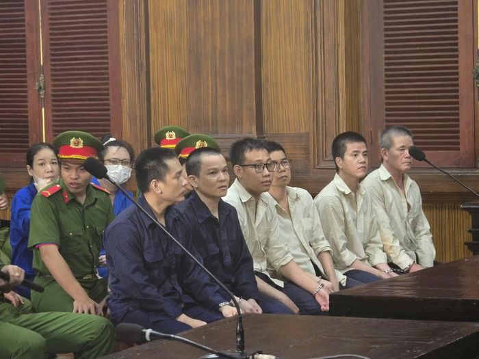 Các bị cáo tại phiên tòa ngày 22/9.
