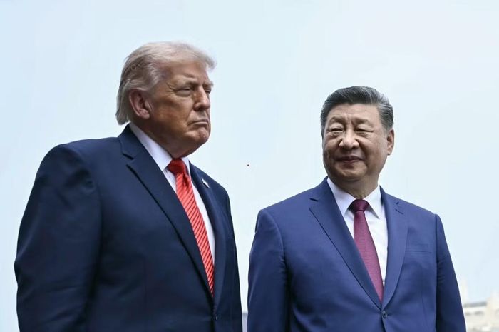Tổng thống Mỹ Donald Trump và Chủ tịch Trung Quốc Tập Cận Bình tại Bắc Kinh, ngày 14/5. (Ảnh: AP)