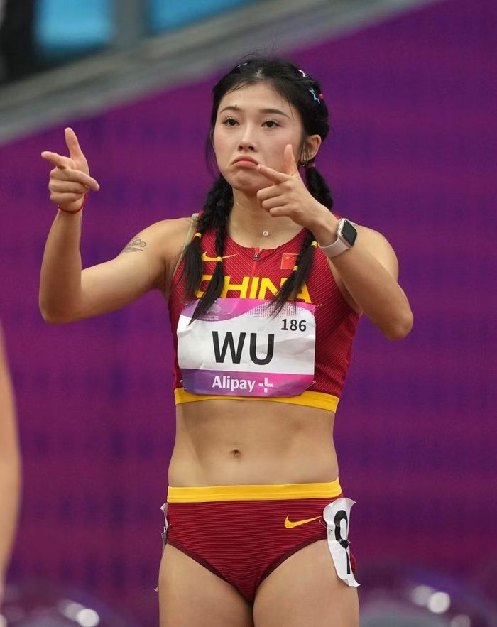 Một trong những bước ngoặt lớn nhất đến tại ASIAD Hàng Châu năm 2023. Được kỳ vọng ở chung kết 100 m rào nữ, cô mắc lỗi xuất phát và cuối cùng bị hủy kết quả. Trước đó, cô từng phạm lỗi xuất phát tại Giải vô địch châu Á năm 2023.
