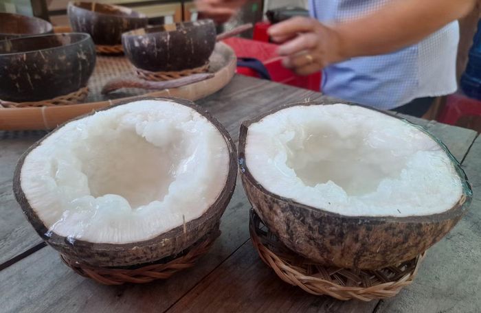 Đặc sản dừa sáp ở Vĩnh Long
