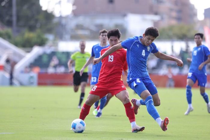 U23 Uzbekistan quá mạnh so với U23 Việt Nam. Ảnh: Minh Hưng.