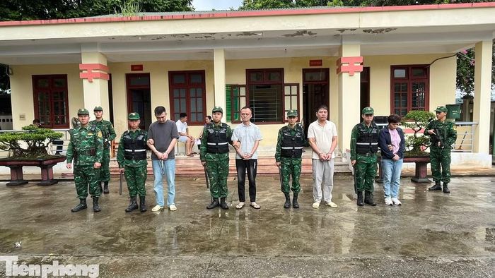 4 đối tượng bị bắt giữ. Ảnh: Trung Dũng.