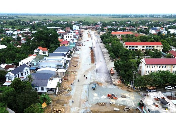 Một số vị trí chưa hoàn thiện toàn bộ phần mặt đường theo yêu cầu cần đẩy nhanh tiến độ dự án.