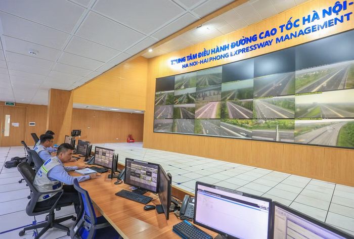 Trung tâm điều hành đường cao tốc Hà Nội - Hải Phòng đang là “bộ não” điều hành cả tuyến cao tốc.