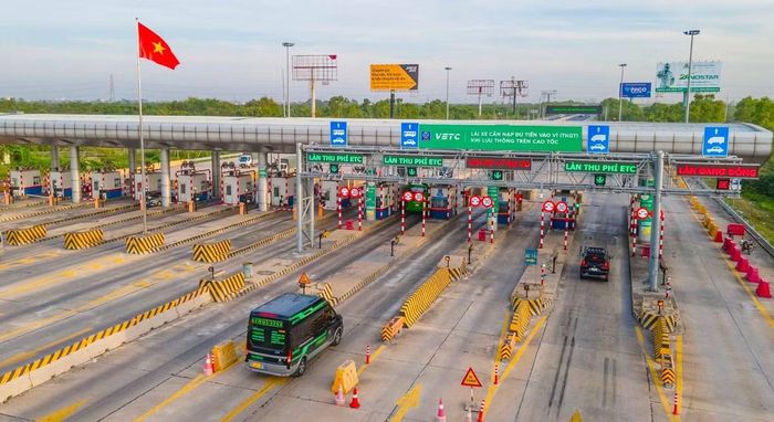 Xe qua trạm thu phí cao tốc Hà Nội - Hải Phòng thường thông thoáng nhờ hệ thống ITS giúp giám sát, điều tiết từ xa.
