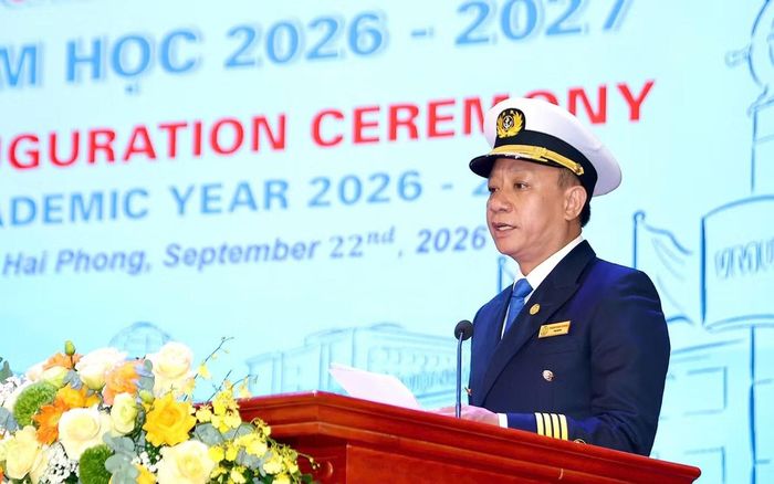 PGS.TS Phạm Xuân Dương - Bí thư Đảng ủy, Hiệu trưởng Trường Đại học Hàng hải Việt Nam phát biểu. Ảnh: Việt Cường