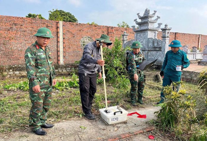 Thiết bị GPR giúp lực lượng tìm kiếm có thể nhìn xuyên qua các tầng lớp đất đá, khoanh vùng chính xác các tọa độ có nghi vấn về mộ tập thể.