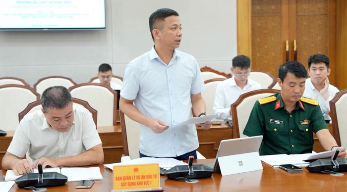 Lãnh đạo Ban Quản lý dự án đầu tư xây dựng khu vực I phát biểu.
