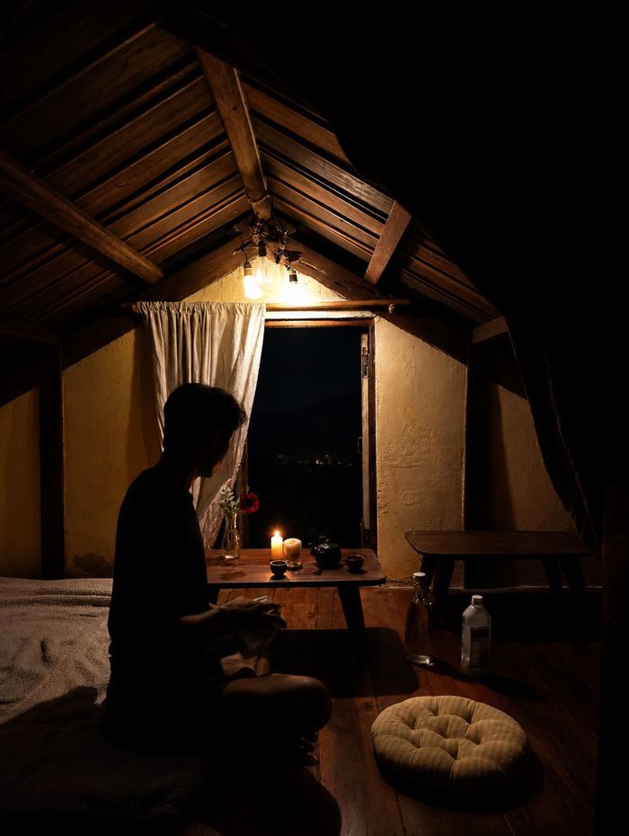 Không gian thư giãn trên gác mái, nơi trước khi ngủ, cả nhà anh Kiệt sẽ trò chuyện, đọc sách, vui chơi cùng nhau