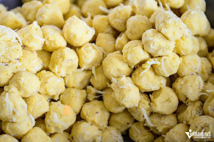 Đặc trưng của bánh gai là sử dụng nhân đậu xanh