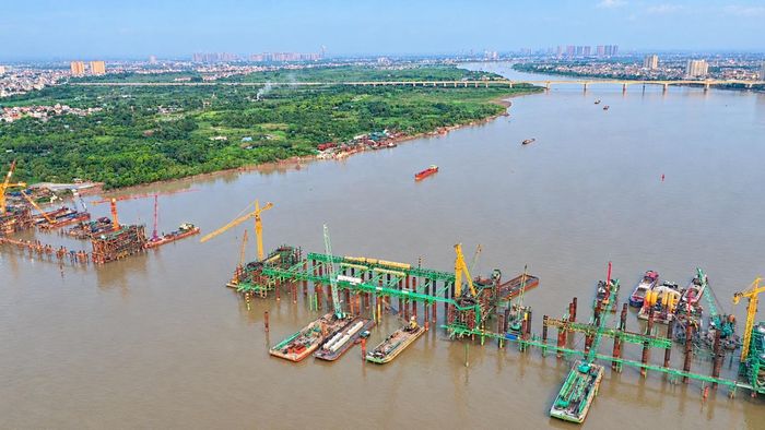 Nhiều quy định mới đã tạo nên khung pháp lý đấu thầu ngày càng hoàn thiện, bám sát hơn các nhu cầu thực tiễn, góp phần đẩy nhanh tiến độ thực hiện các dự án lớn. Ảnh: Lê Tiên